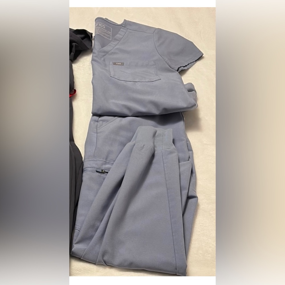 Figs Women's Scrub Set Gray